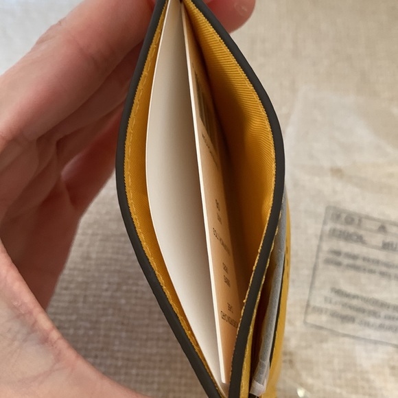 Tory Burch Kira Chevron Goldfinch Card Case - Picture 4 of 6